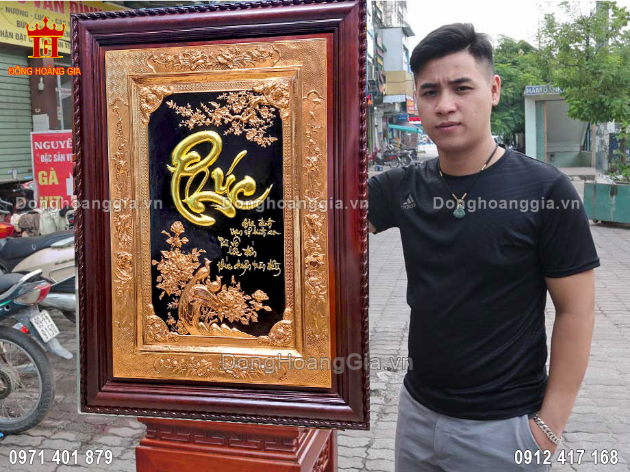 Bức tranh chữ phúc được chế tác hoàn toàn thủ công truyền thống